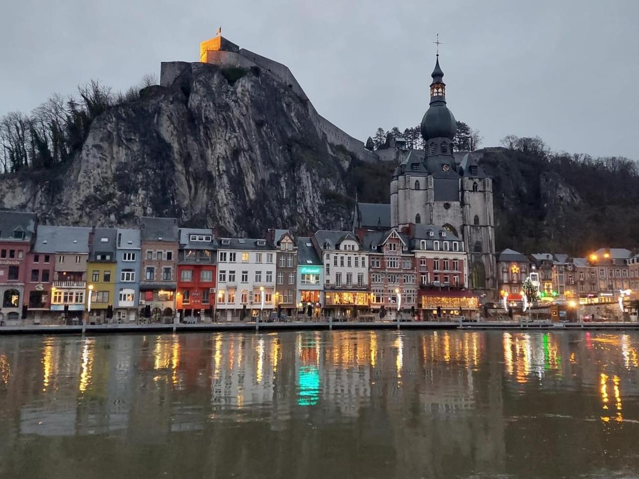Pieds Dans L'Eau Private Wellness Bordure De Meuse Lustin Exterior foto