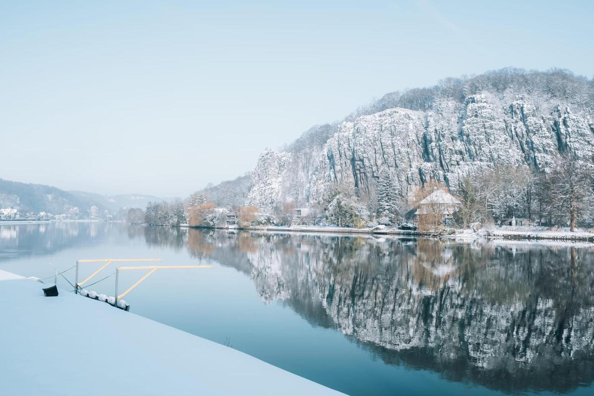 Pieds Dans L'Eau Private Wellness Bordure De Meuse Lustin Exterior foto