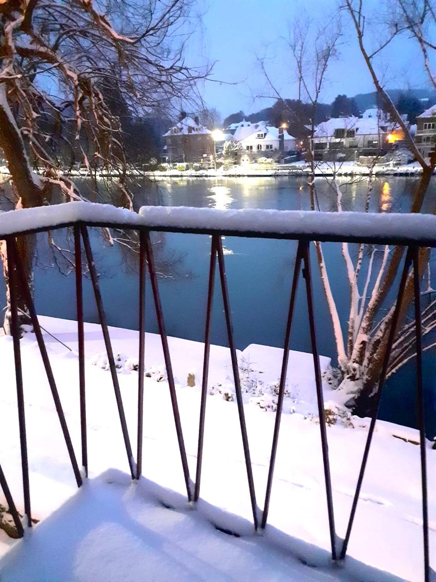 Pieds Dans L'Eau Private Wellness Bordure De Meuse Lustin Exterior foto