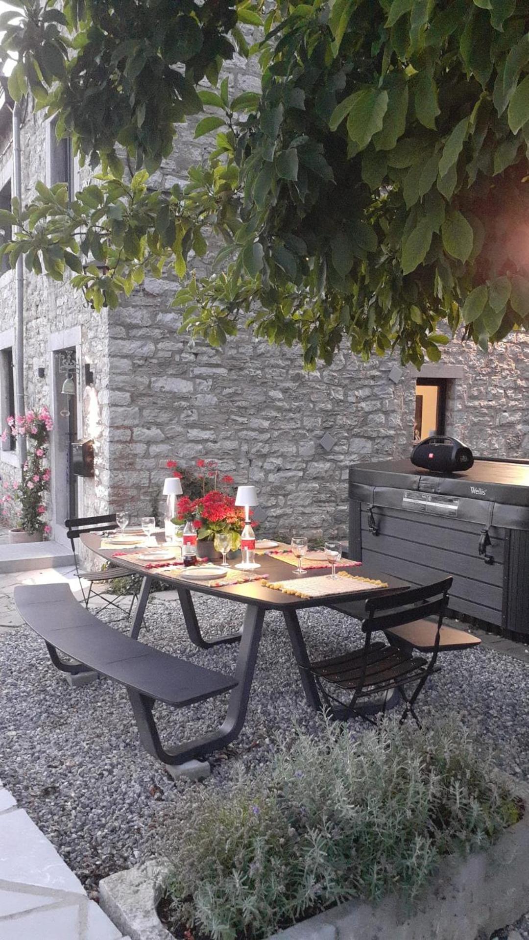 Pieds Dans L'Eau Private Wellness Bordure De Meuse Lustin Exterior foto