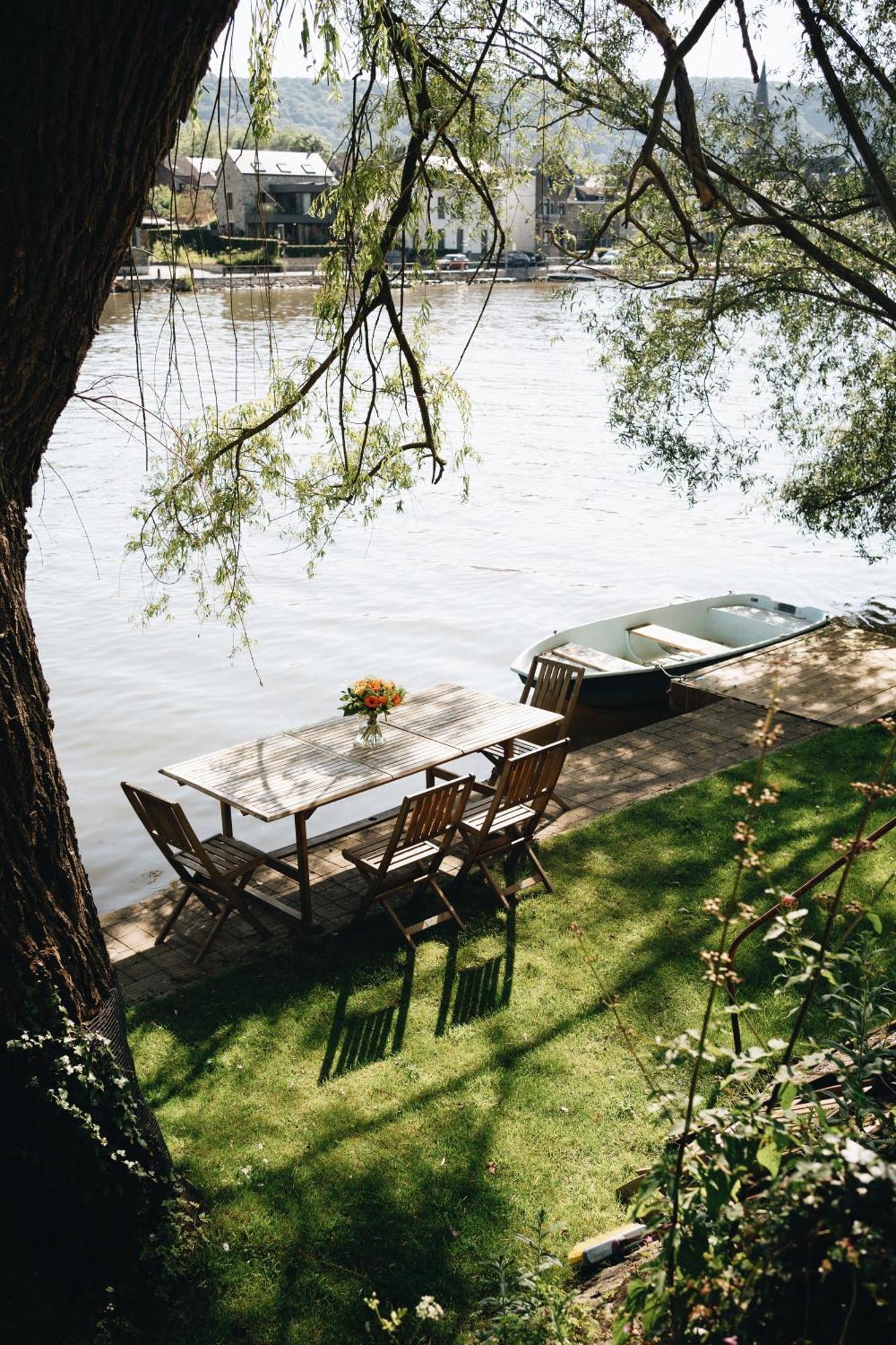 Pieds Dans L'Eau Private Wellness Bordure De Meuse Lustin Exterior foto